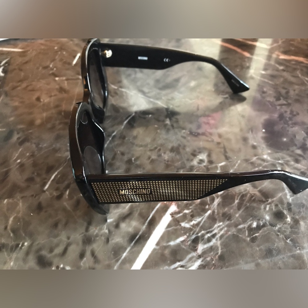 Moschino NWOT square sunglasses - Picture 5 of 7